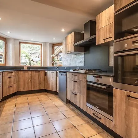 Spacieux 19pers, Piscine, Jacuzzi, Sauna & Salle De Jeux *