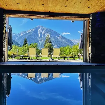 Spacieux 19pers, Piscine, Jacuzzi, Sauna & Salle De Jeux Dağ evi