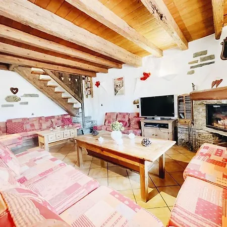 Spacieux 19pers, Piscine, Jacuzzi, Sauna & Salle De Jeux Dağ evi