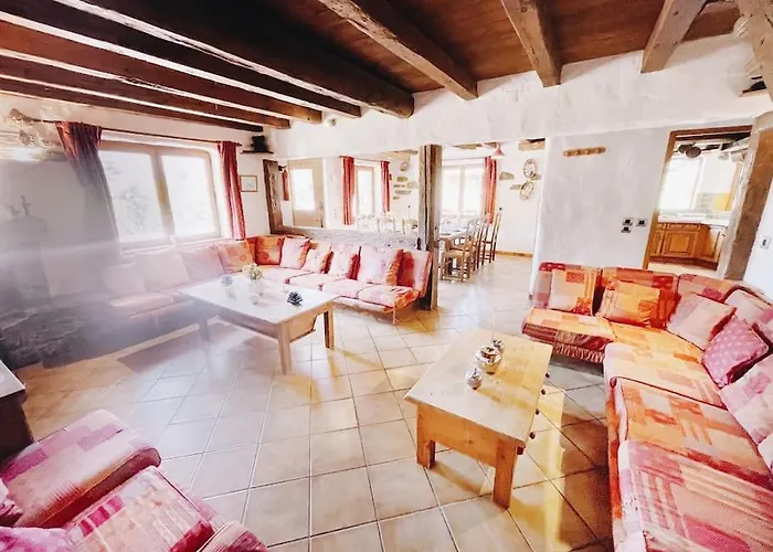 Spacieux 19pers, Piscine, Jacuzzi, Sauna & Salle De Jeux *