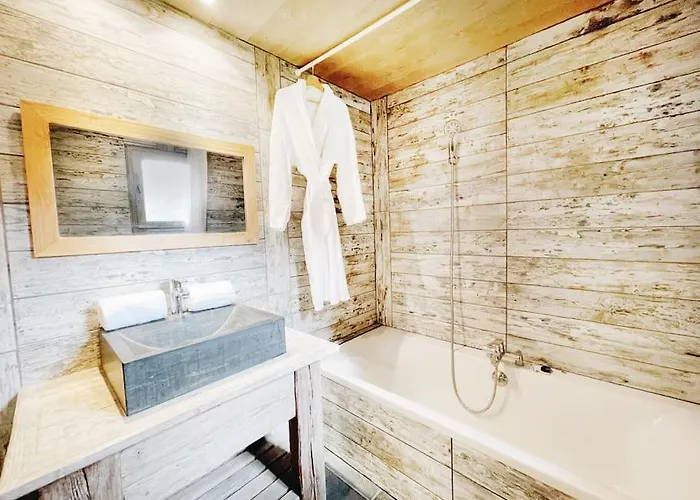 Spacieux 19pers, Piscine, Jacuzzi, Sauna & Salle De Jeux Chalet La Plagne