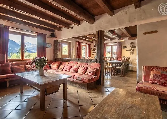 Spacieux 19pers, Piscine, Jacuzzi, Sauna & Salle De Jeux Chalet *