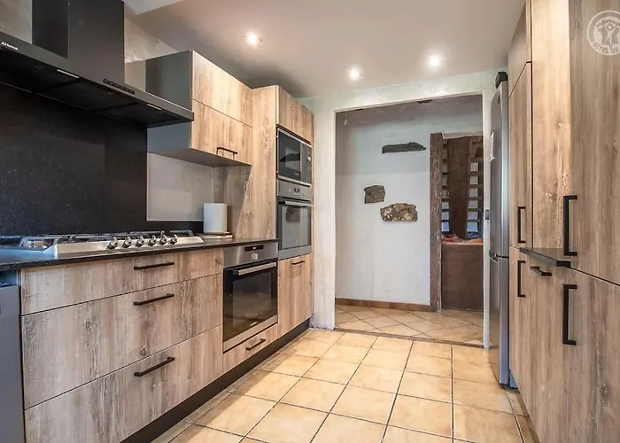 Spacieux 19pers, Piscine, Jacuzzi, Sauna & Salle De Jeux Chalet