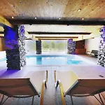 Chalé Spacieux 19pers, Piscine, Jacuzzi, Sauna & Salle De Jeux *