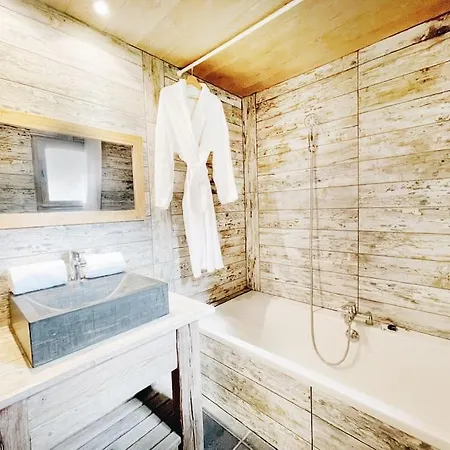 Spacieux 19pers, Piscine, Jacuzzi, Sauna&salle De Jeux Chalet La Plagne