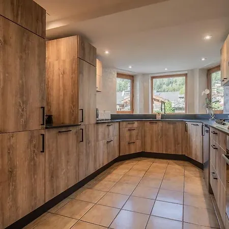 Chalet Spacieux 19pers, Piscine, Jacuzzi, Sauna & Salle De Jeux *