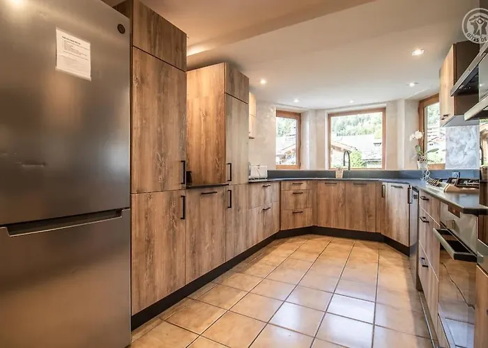 Chalet Spacieux 19pers, Piscine, Jacuzzi, Sauna & Salle De Jeux