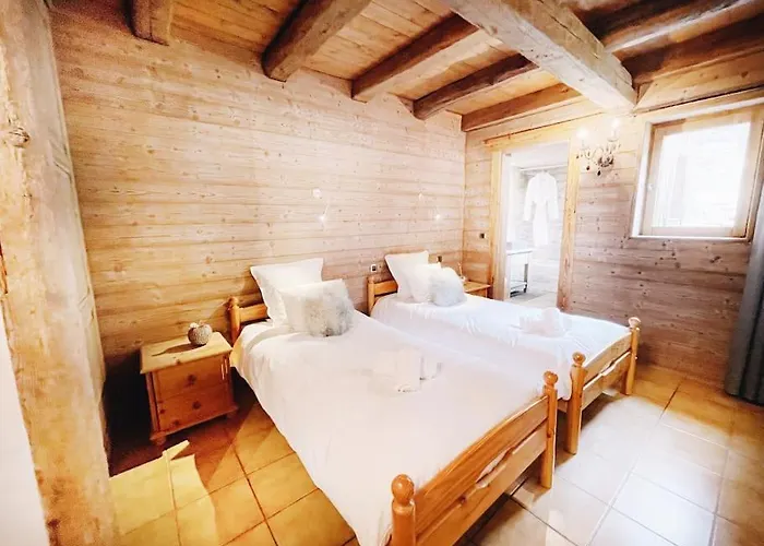 Spacieux 19pers, Piscine, Jacuzzi, Sauna & Salle De Jeux