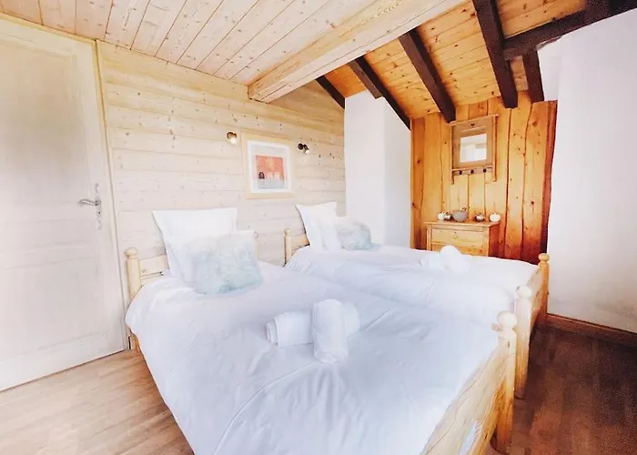 Spacieux 19pers, Piscine, Jacuzzi, Sauna & Salle De Jeux Chalet