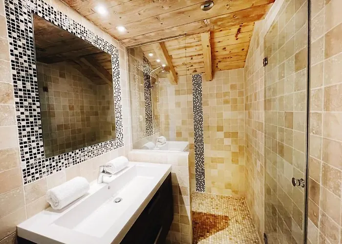 Spacieux 19pers, Piscine, Jacuzzi, Sauna & Salle De Jeux Chalet *